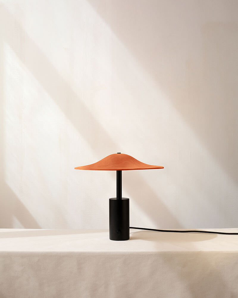 ALIEN TABLE LAMP par IN COMMON WITH