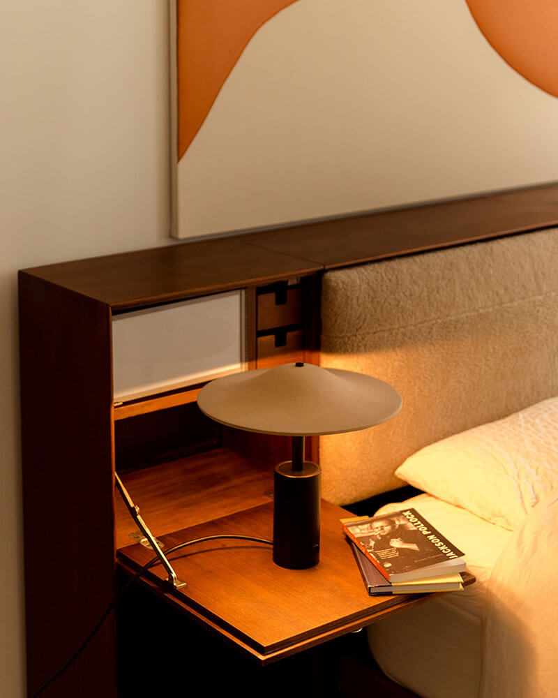 ALIEN TABLE LAMP par IN COMMON WITH