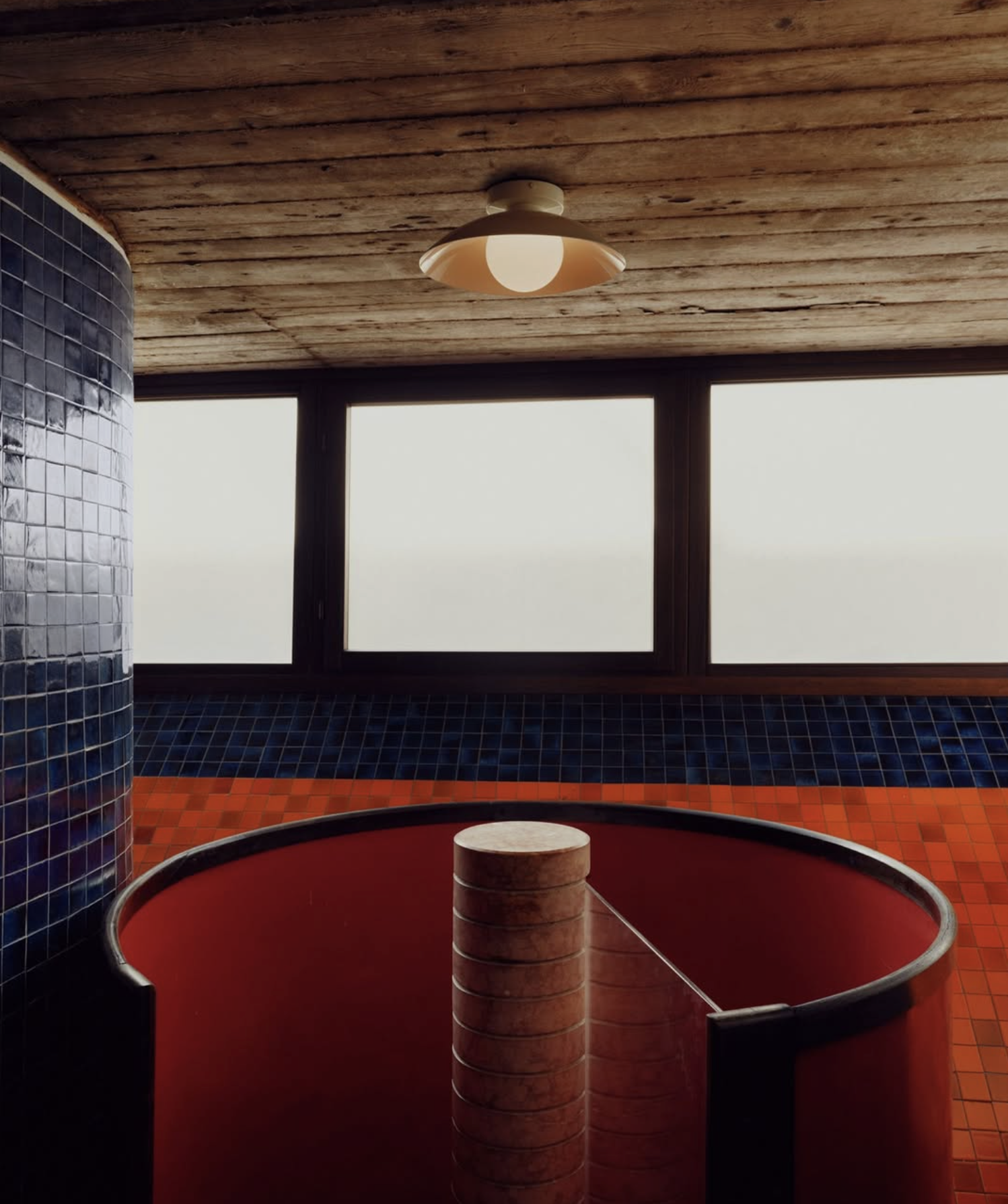 ARUNDEL ORB SURFACE MOUNT par IN COMMON WITH