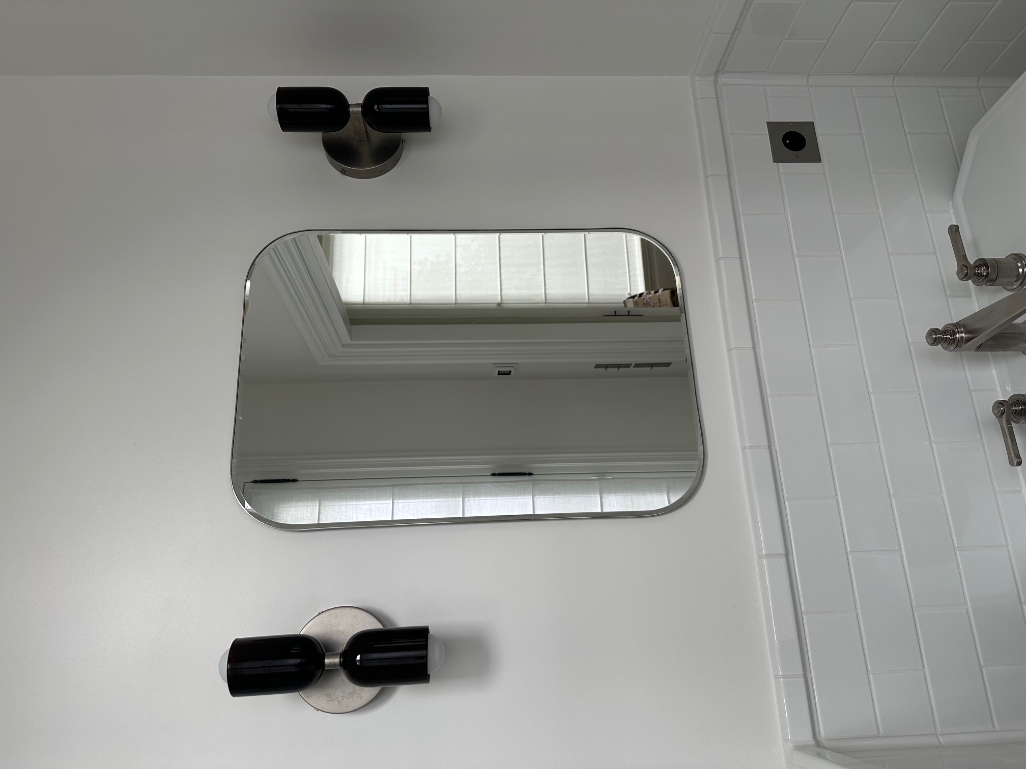 CHROMATIC GLASS UP DOWN SCONCE par IN COMMON WITH