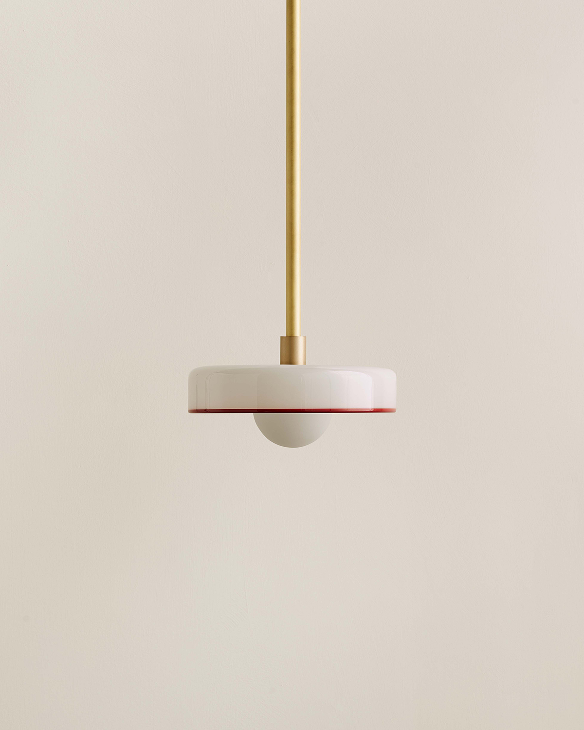 DISC PENDANT, SMALL par IN COMMON WITH