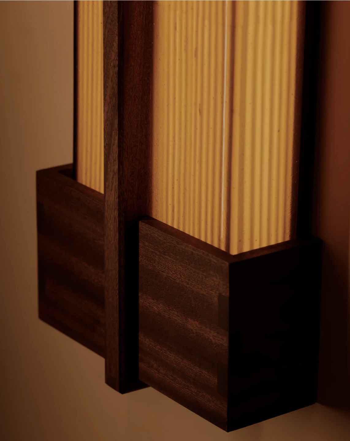 ECCO SURFACE MOUNT MEDIUM par IN COMMON WITH