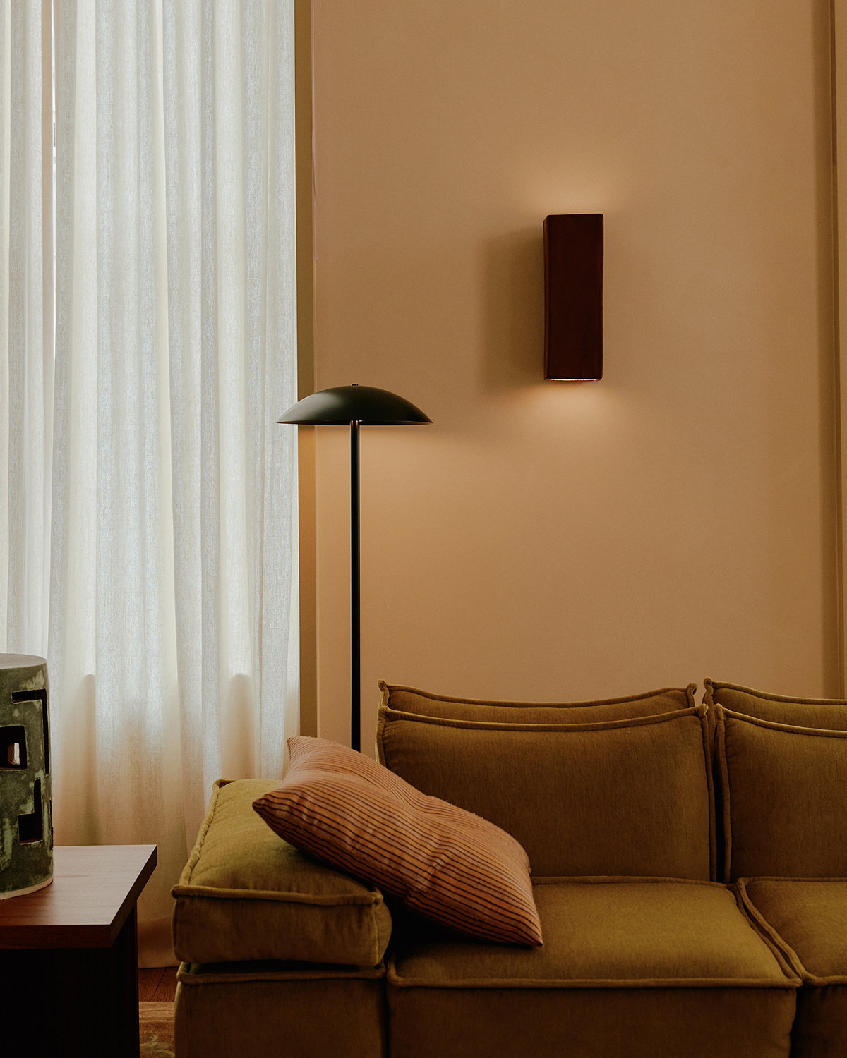 LUCA WALL SCONCE - LARGE par IN COMMON WITH