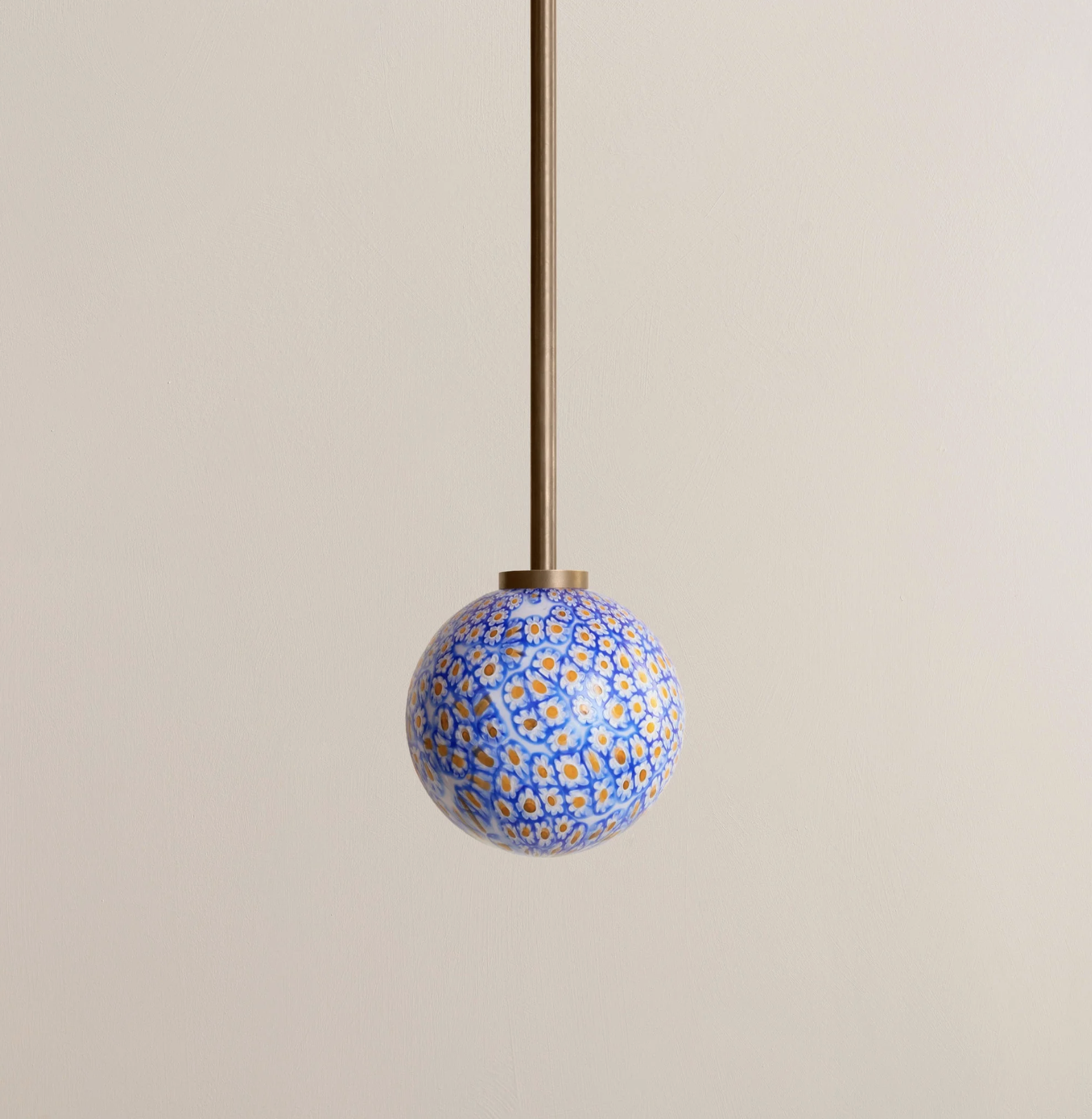 MURANO GLASS ORB PENDANT par IN COMMON WITH