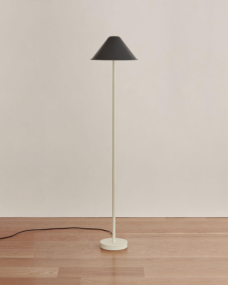 EAVE FLOOR LAMP par IN COMMON WITH