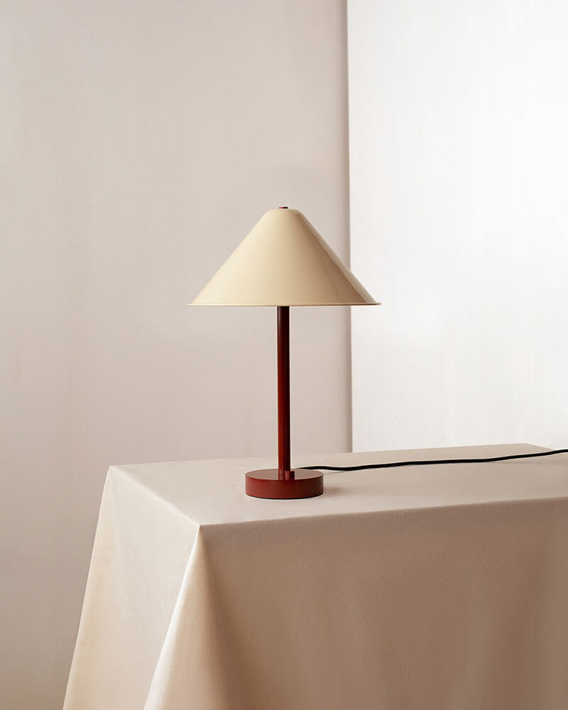EAVE TABLE LAMP par IN COMMON WITH