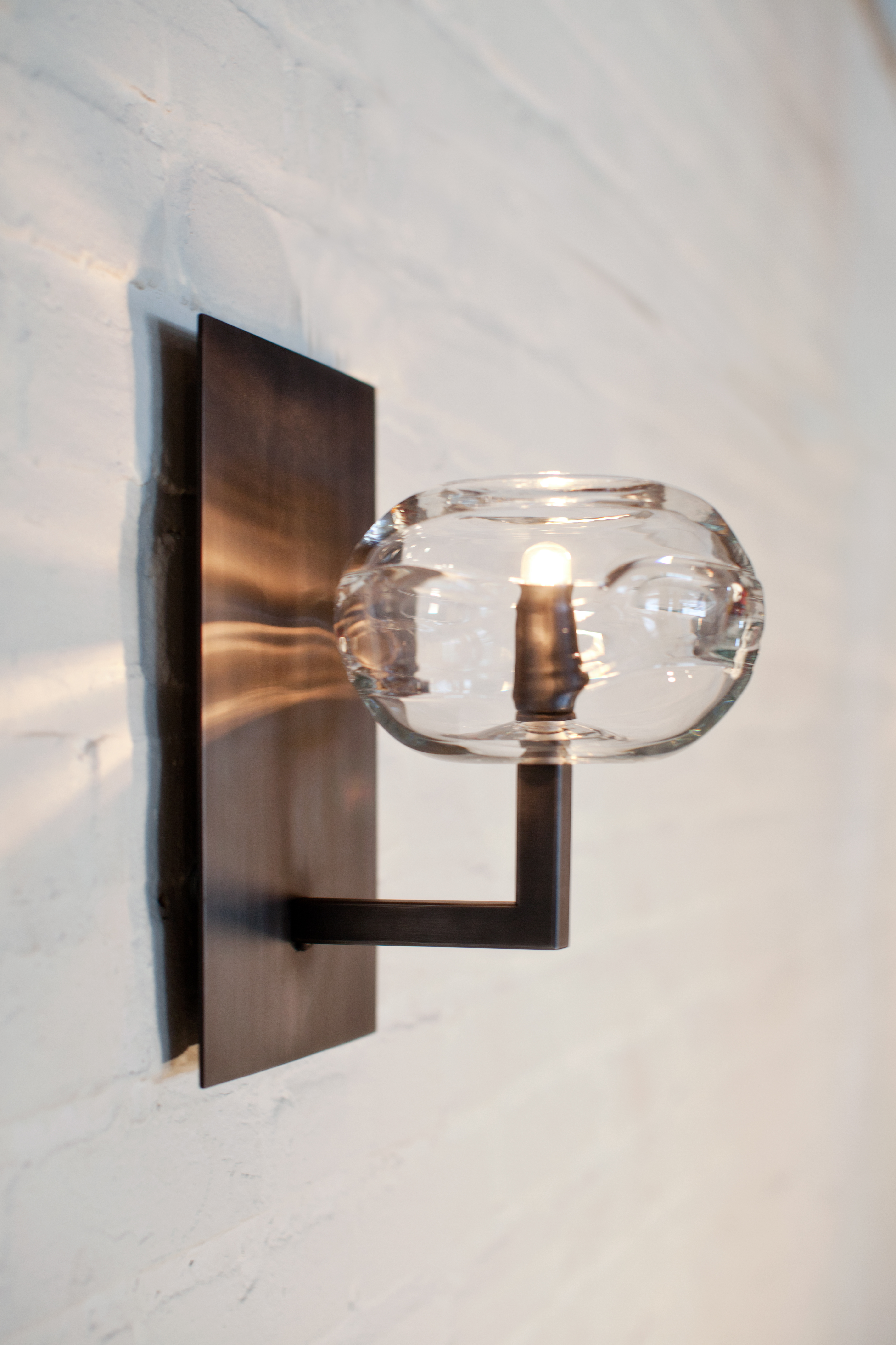 CLEAR BAND SCONCE par JOHN POMP