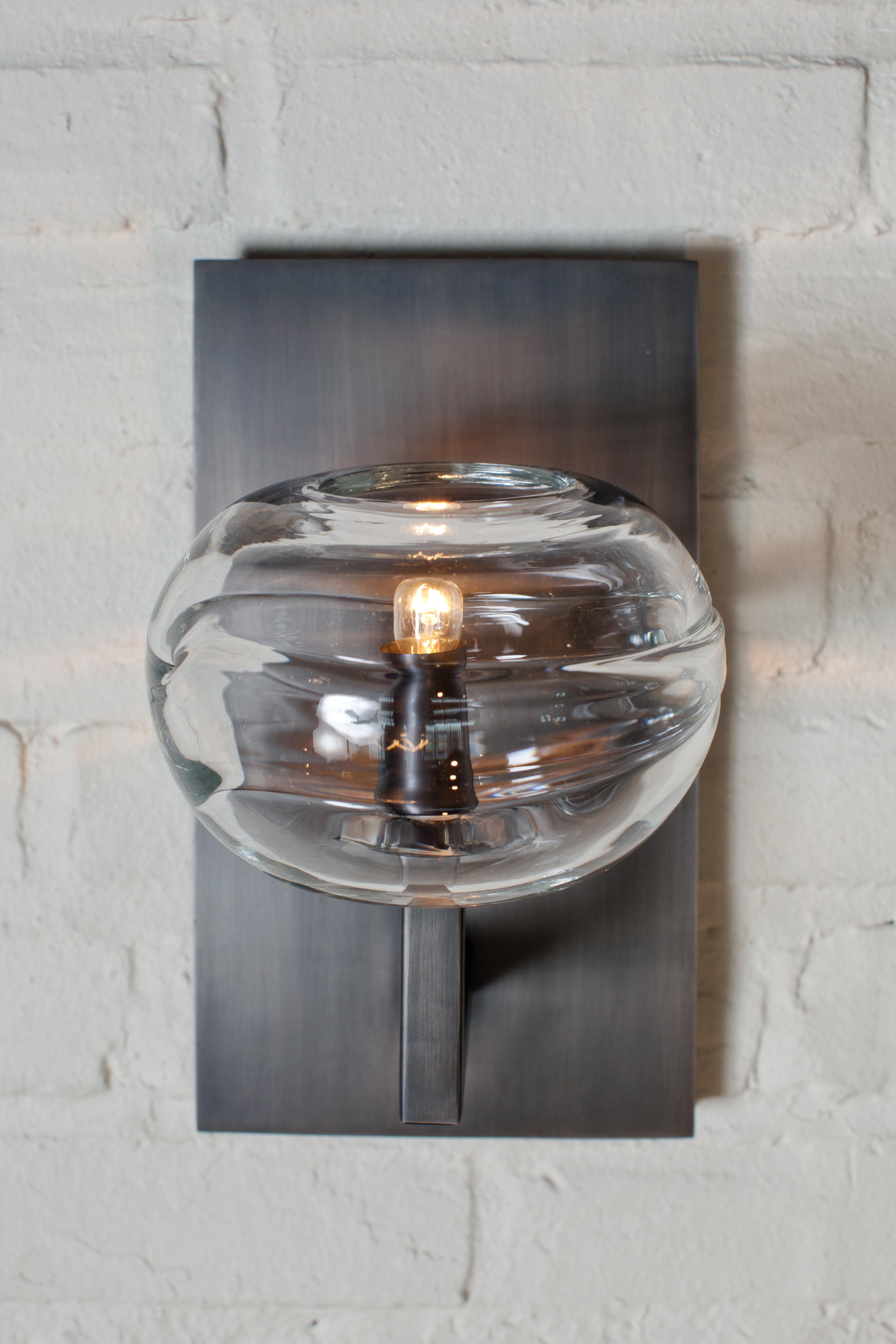 CLEAR BAND SCONCE par JOHN POMP