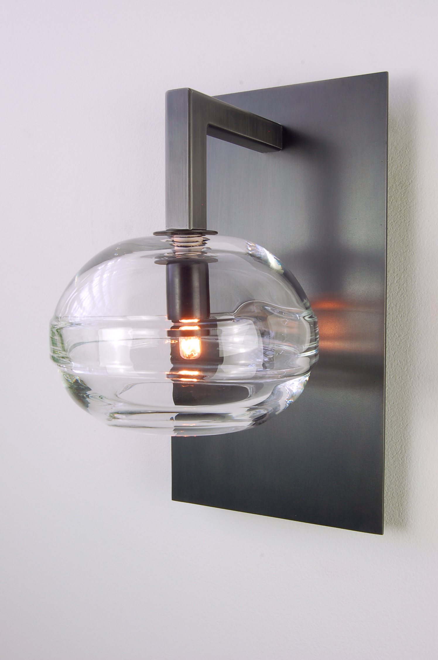 CLEAR BAND SCONCE par JOHN POMP