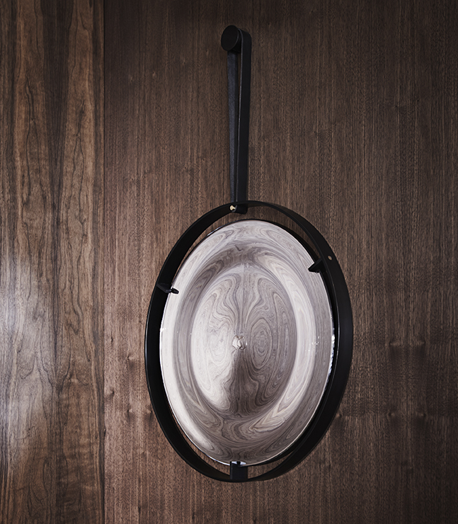 DROP STRAP RIPPLED MIRROR par John pomp