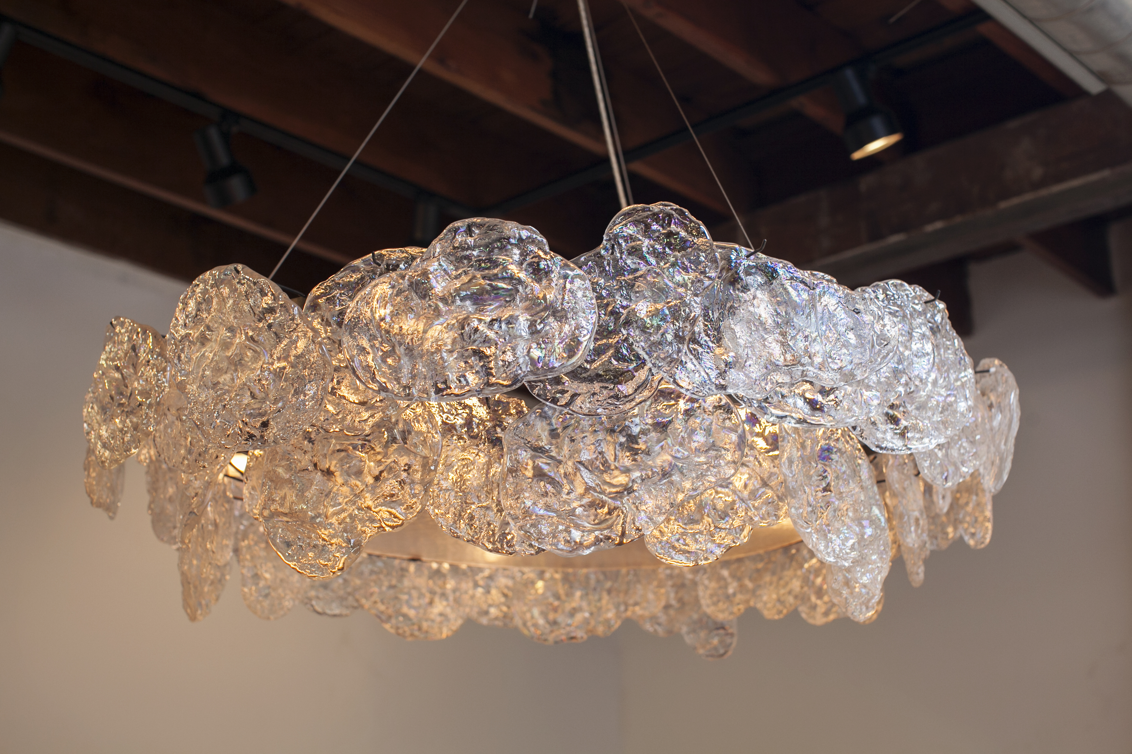 ROCK EDGE CHANDELIER par JOHN POMP