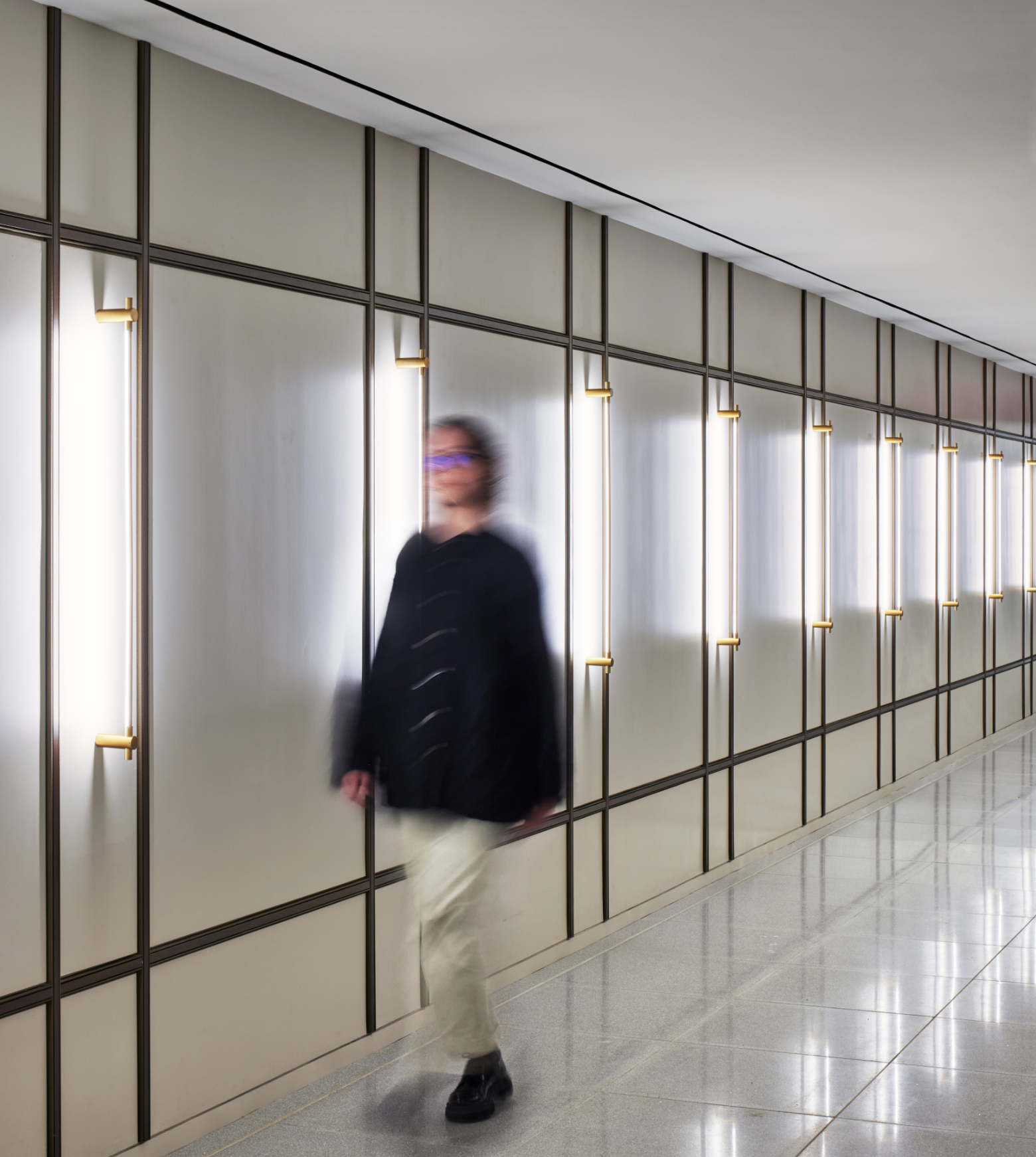 THIN SURFACE MOUNT PICTURE LIGHT par Juniper