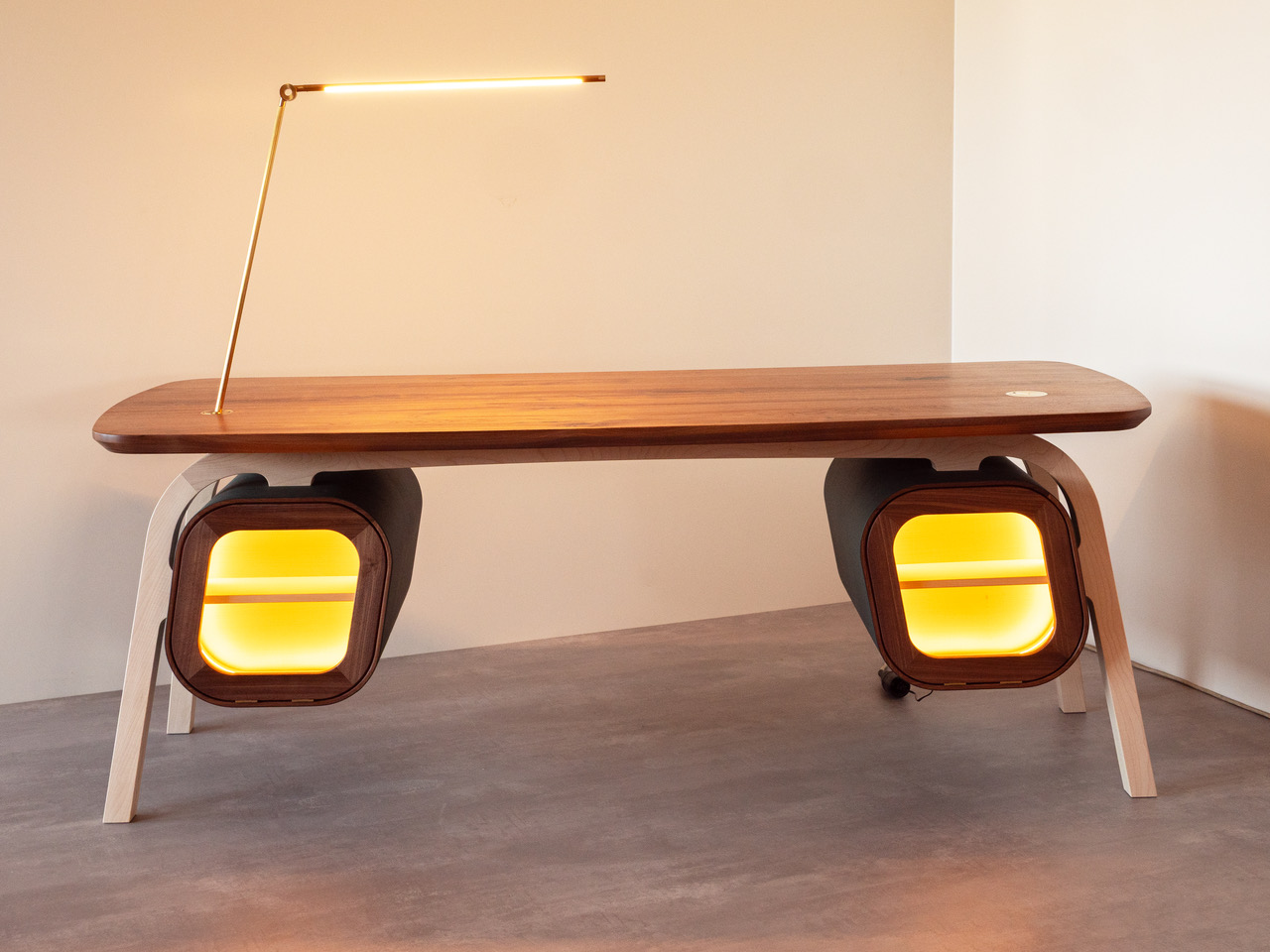 THIN TASK LAMP WITH DESK INSET par Juniper