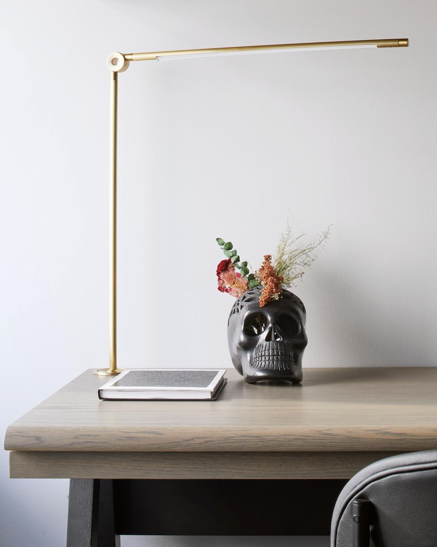 THIN TASK LAMP WITH DESK INSET par Juniper