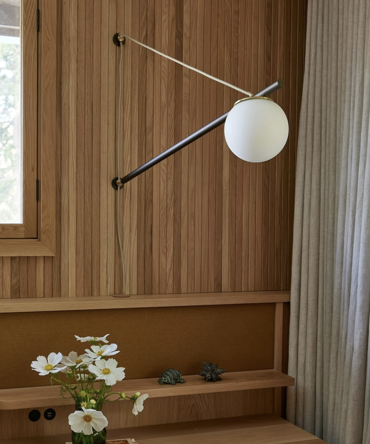 ISO SWING ARM SMALL par L&G Studio