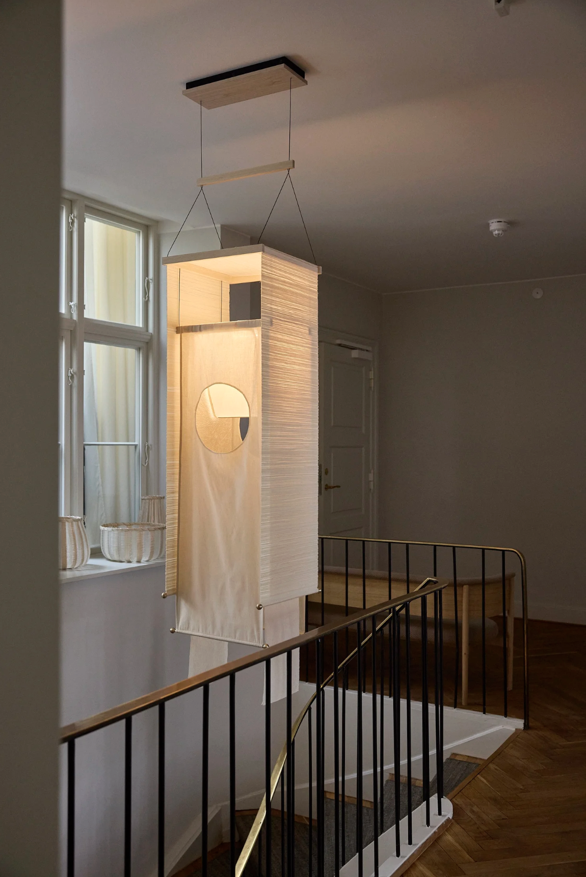 VEIL TALL PENDANT par L&G Studio