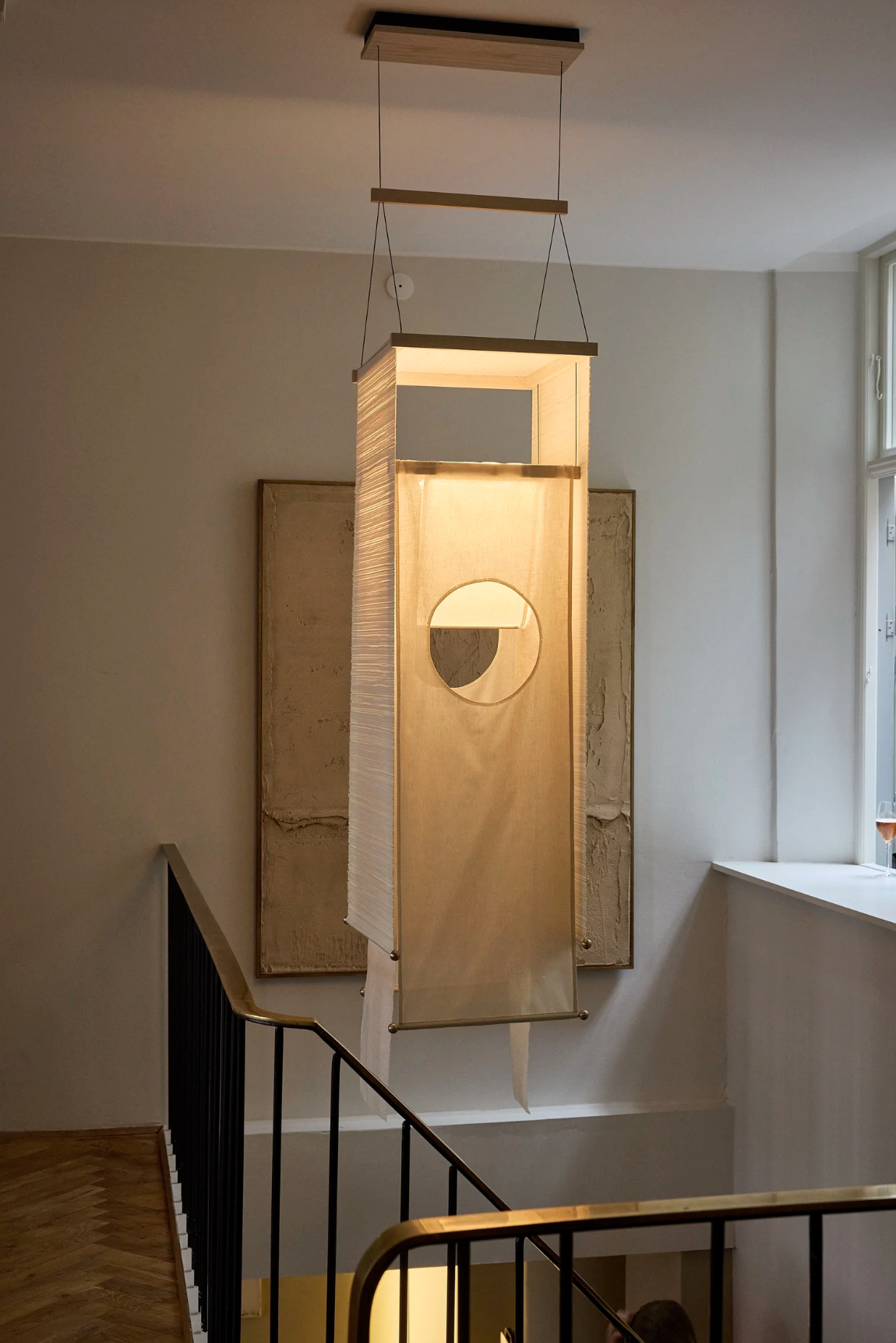 VEIL TALL PENDANT par L&G Studio