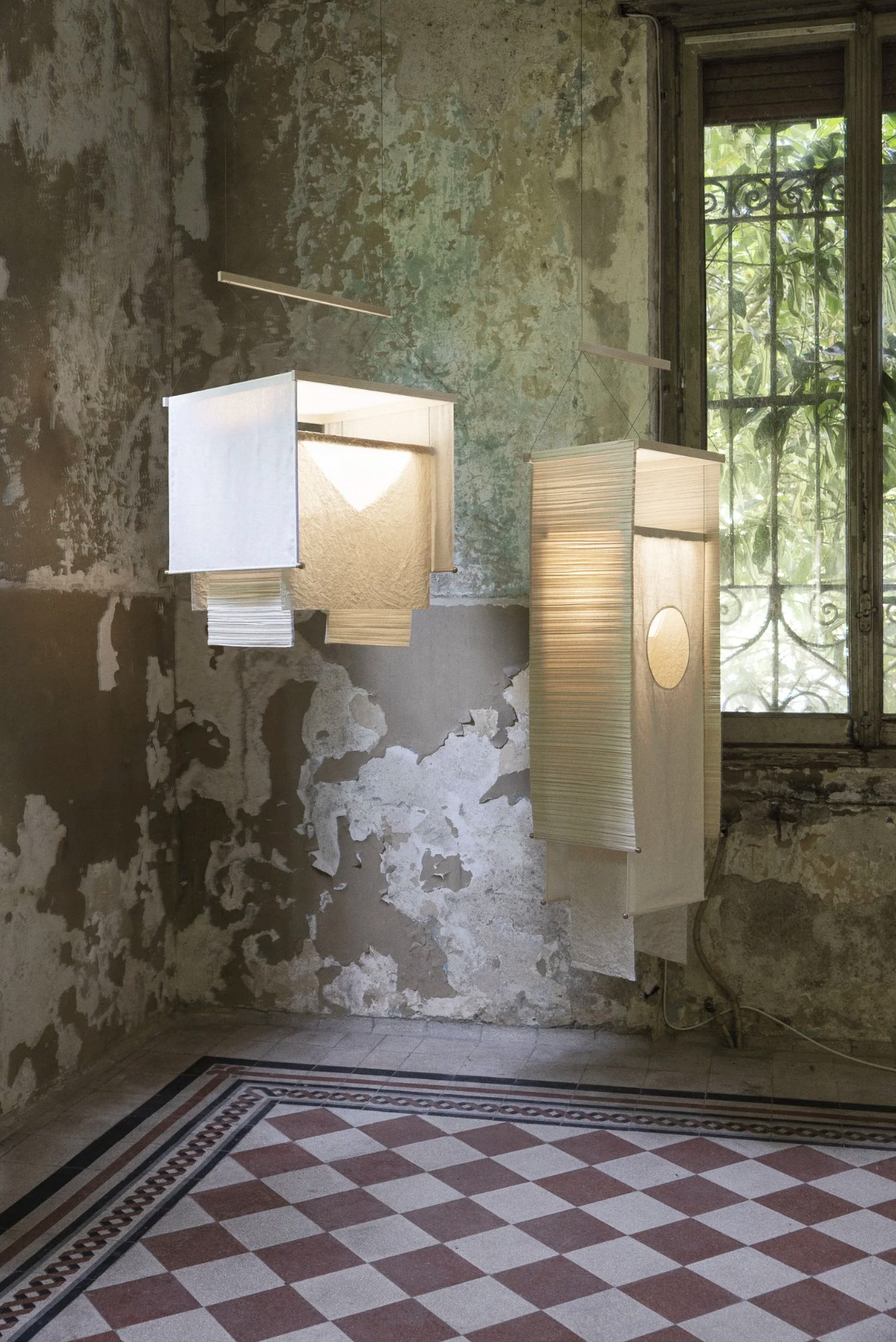 VEIL TALL PENDANT par L&G Studio