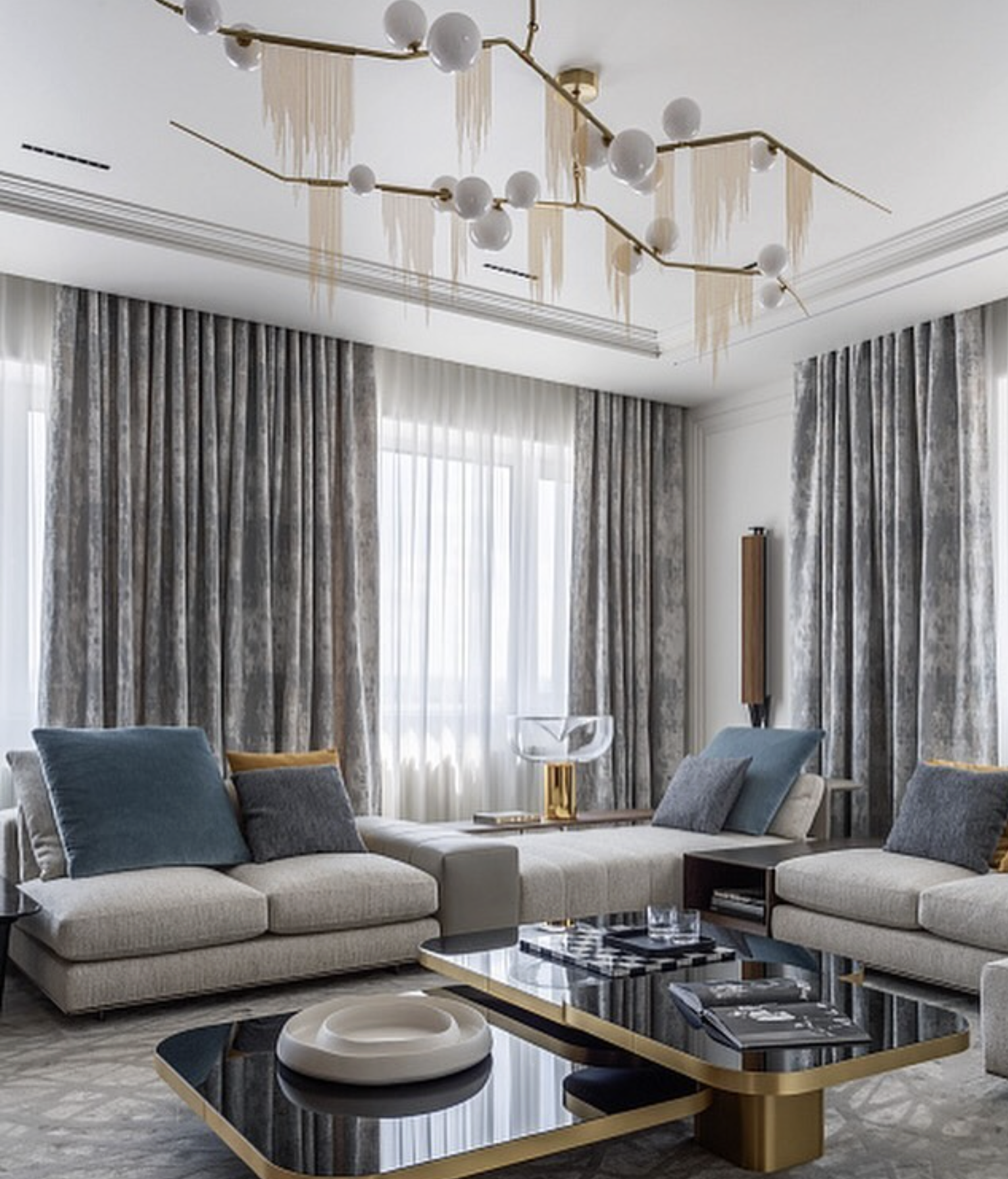 GLOBE CHERRY BOMB FRINGE CHANDELIER CBF.09.03 par Lindsey Adelman