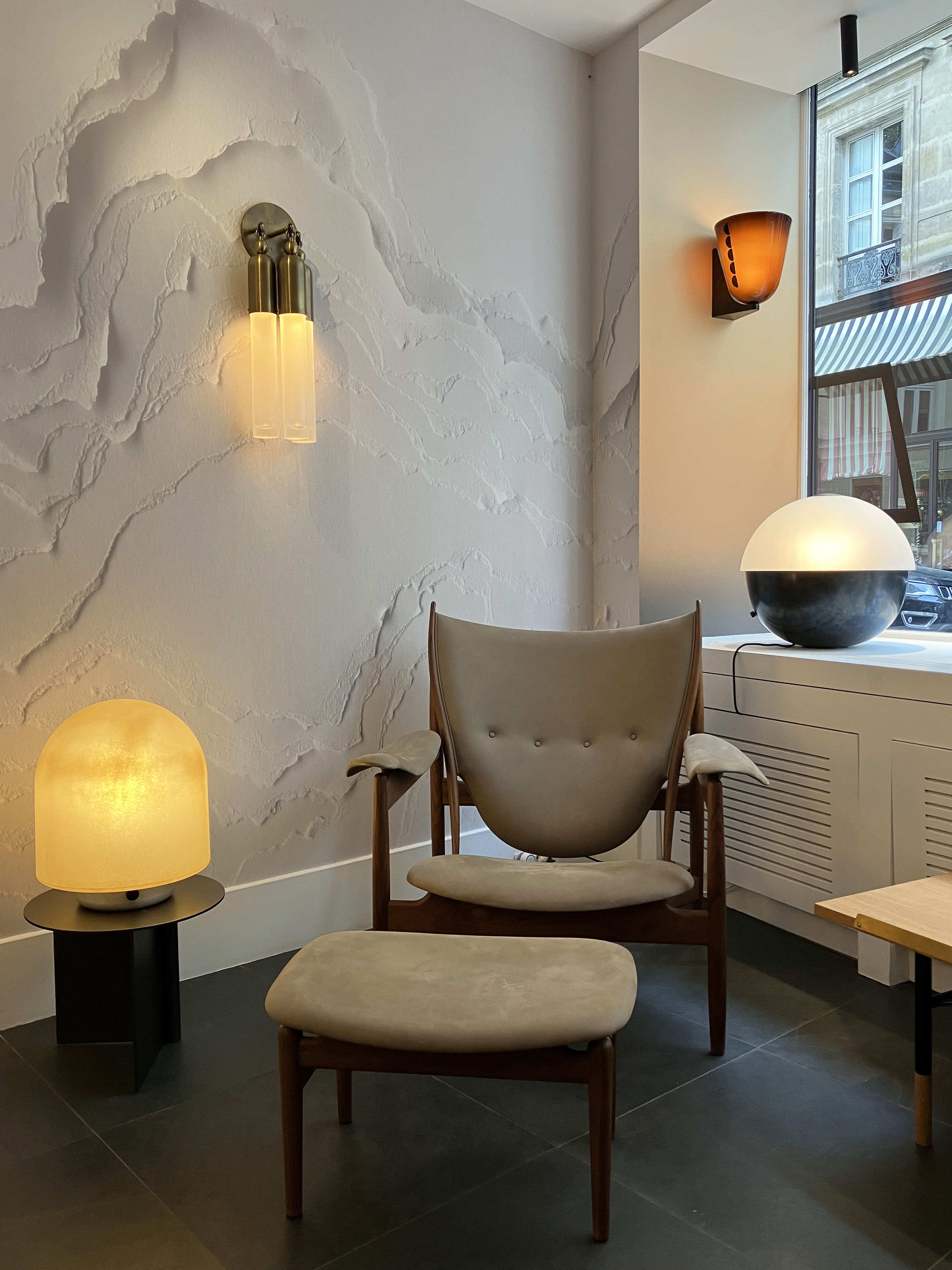 PUFFBALL TABLE LAMP par Matter Made