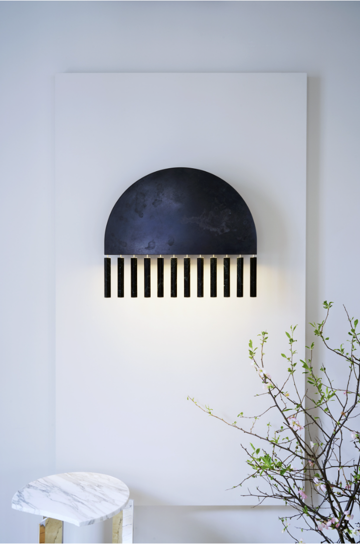 DARK MOON SCONCE par Pelle