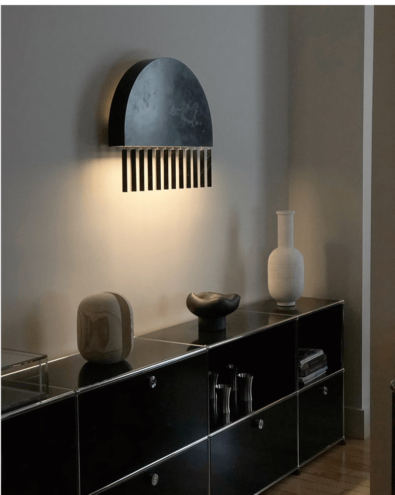 DARK MOON SCONCE par Pelle