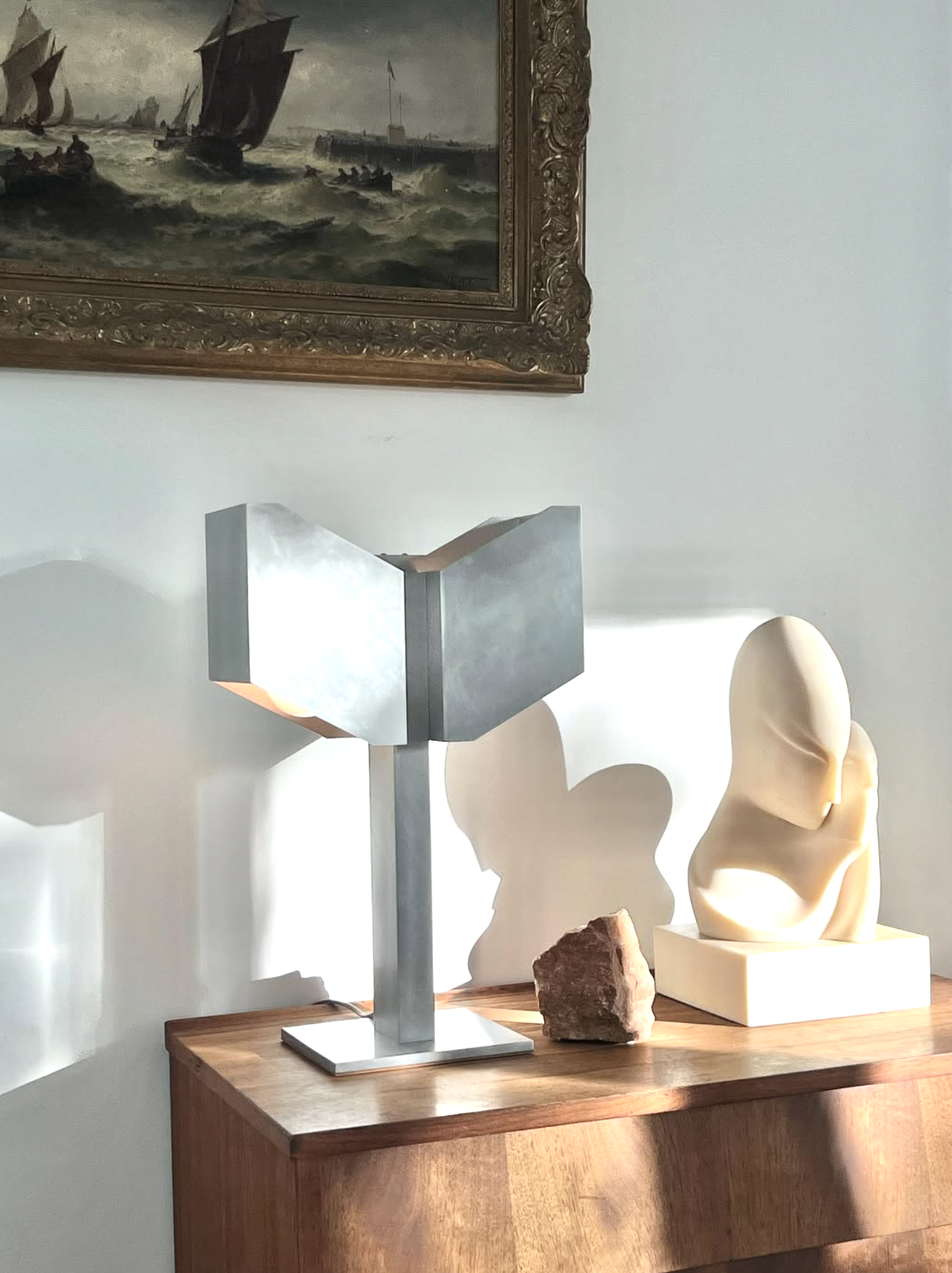 HELM OBLIQUE TABLE LAMP par Pelle
