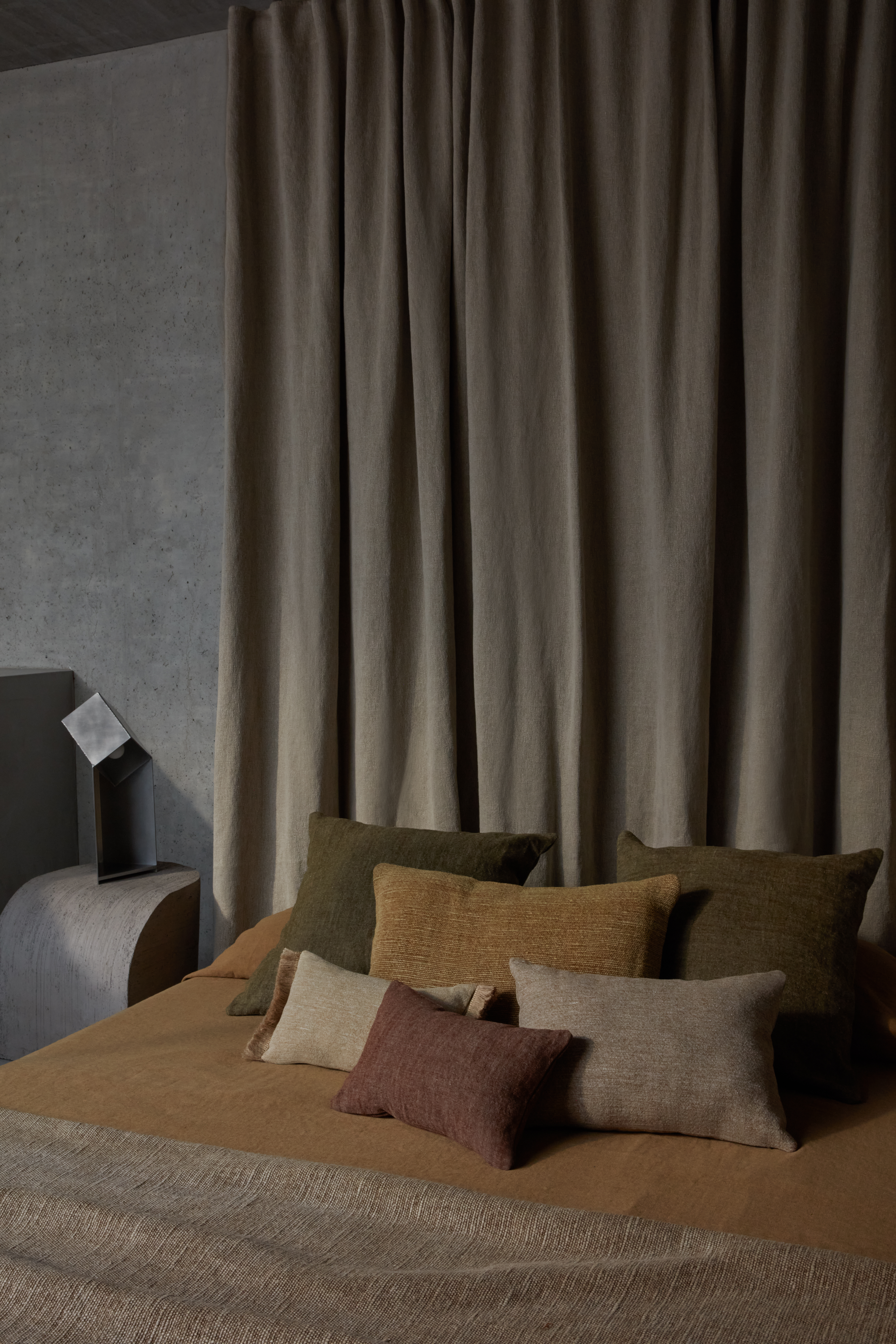 HELM READING LAMP par Pelle