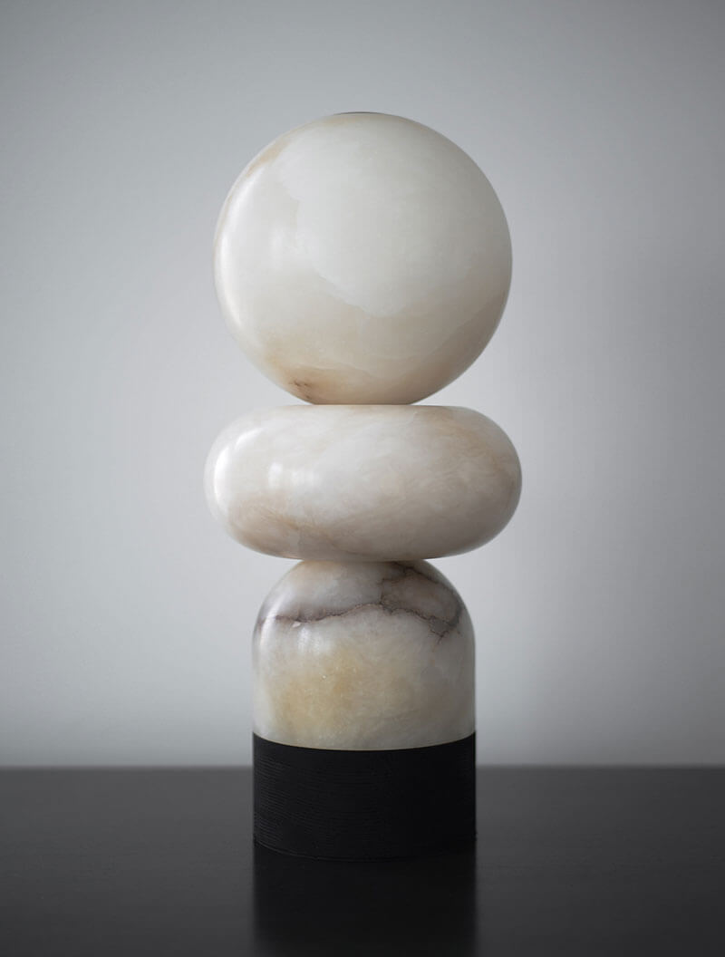 ALABASTER TOTEM 3 TABLE LAMP par Allied Maker