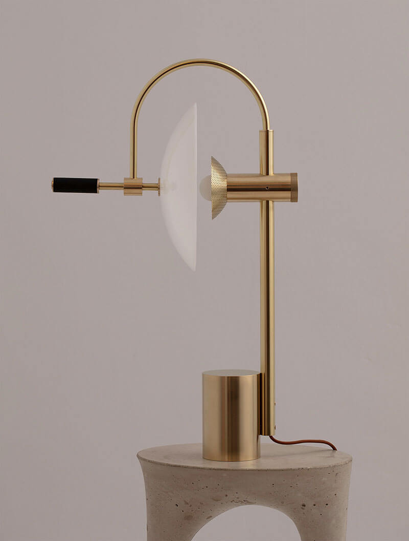 APERTURE TABLE LAMP par Allied Maker