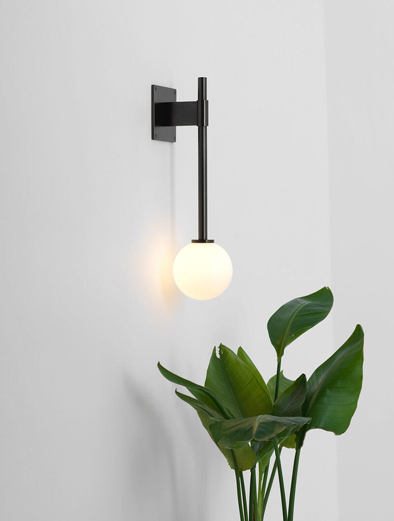 BASTION SCONCE LONG par Allied Maker