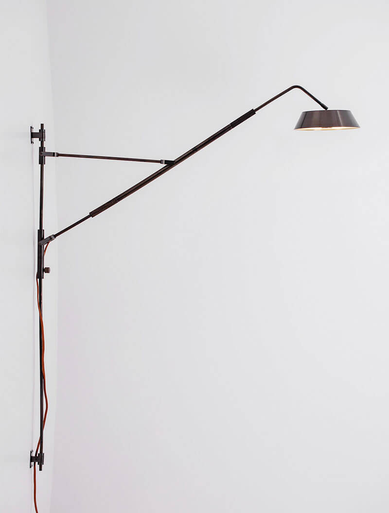 CRANE WALL LAMP par Allied Maker