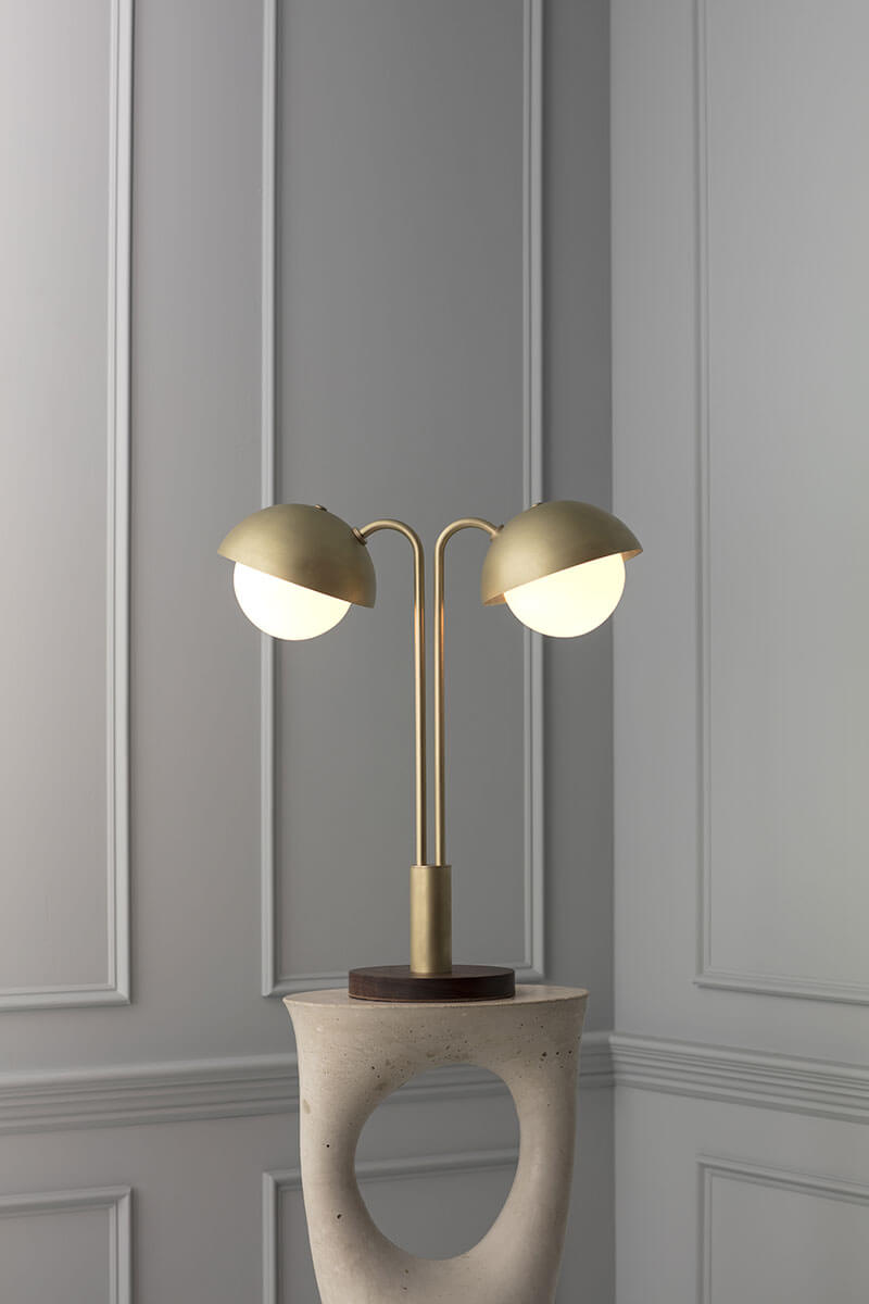 DOUBLE DOME TABLE LAMP par Allied Maker