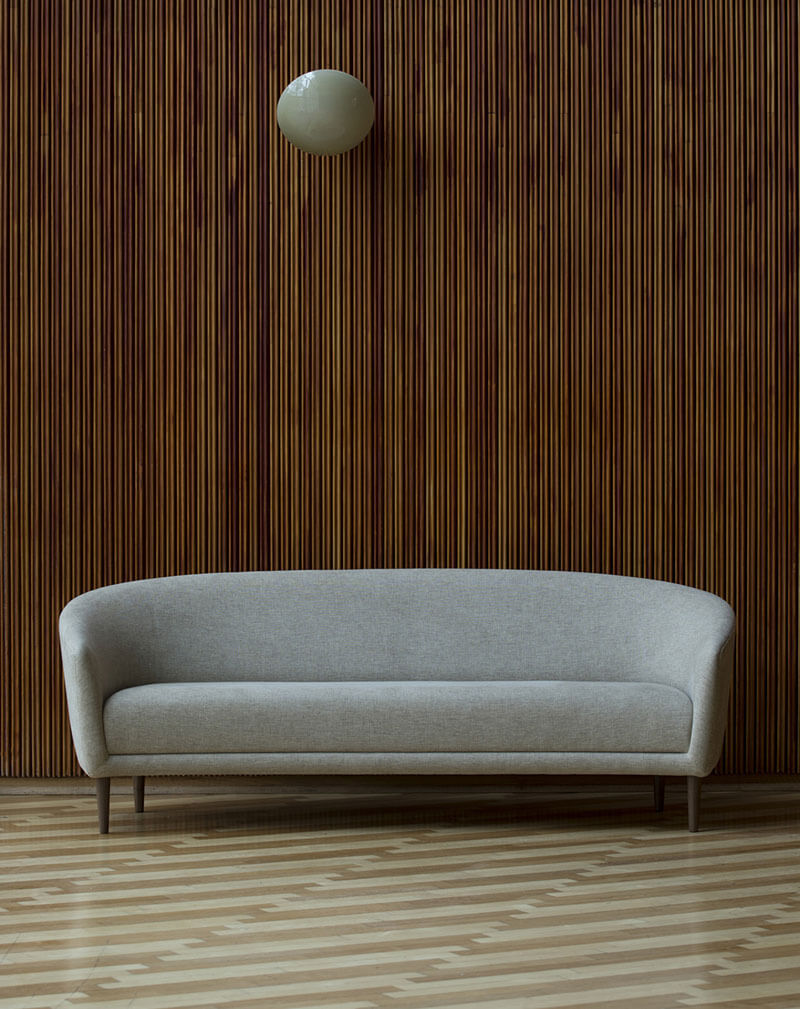 LITTLE MOTHER SOFA par Finn juhl