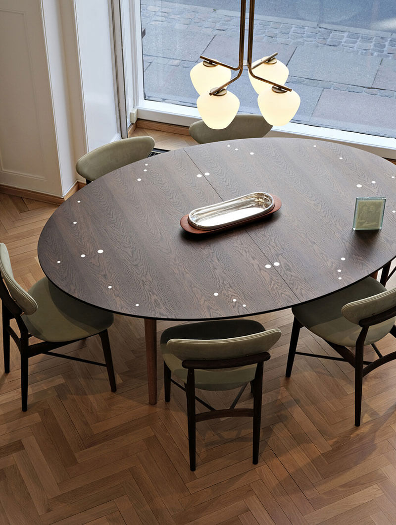 SILVER TABLE par Finn juhl