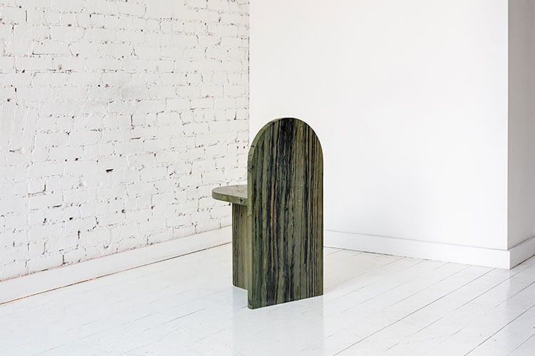 TOMBSTONE CHAIR - STONE par Fort Standard