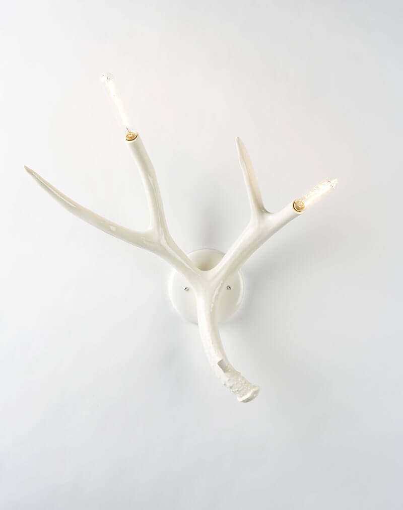 SUPERORDINATE ANTLER SCONCE par Roll & Hill