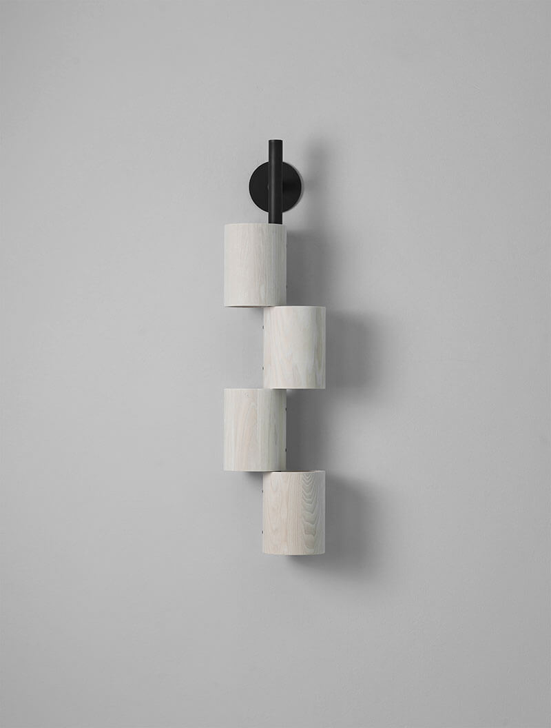 WOOD TOTEM SCONCE par Allied Maker