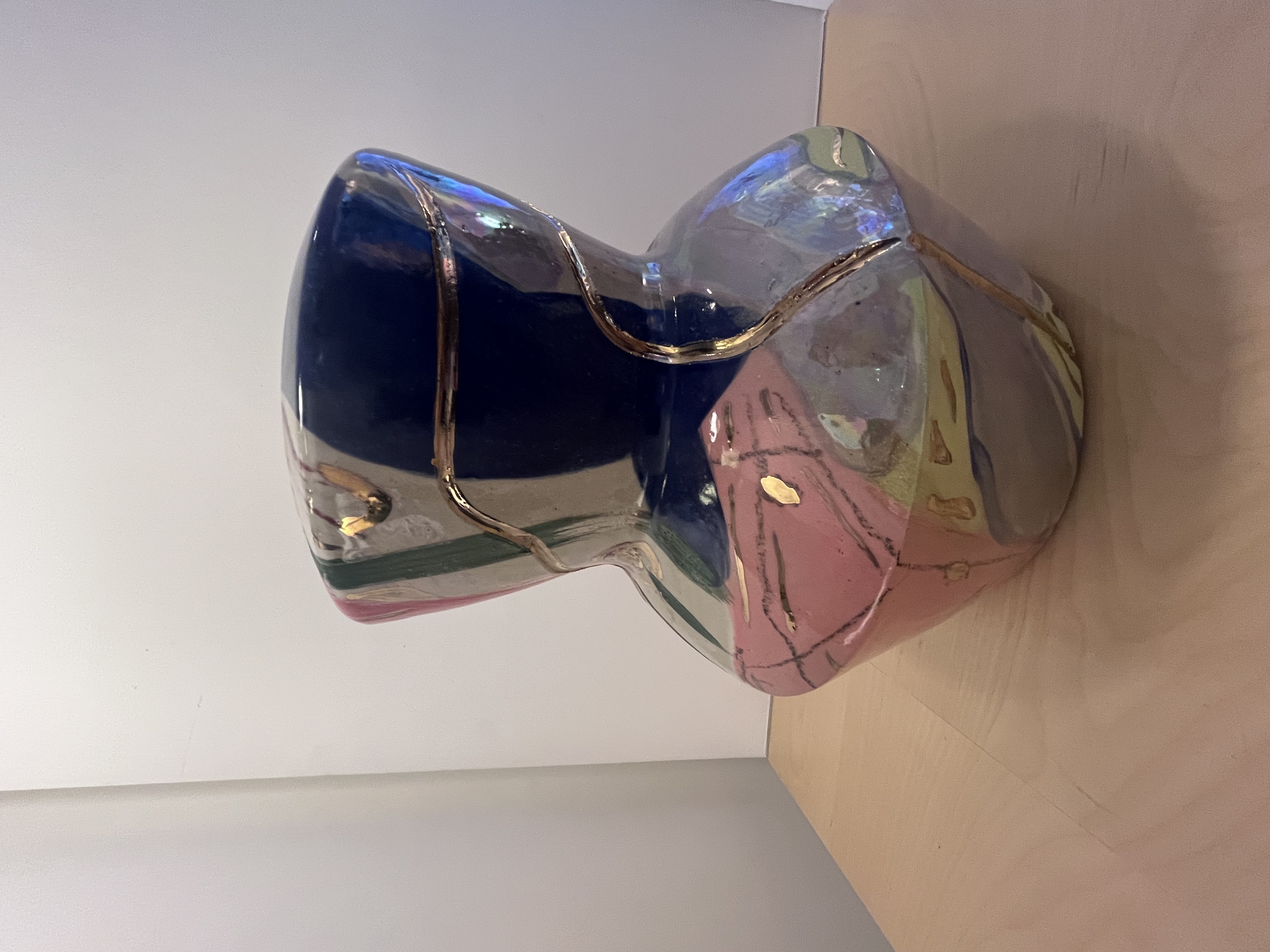 MEDIUM LARGE VASE par REINALDO SANGUINO