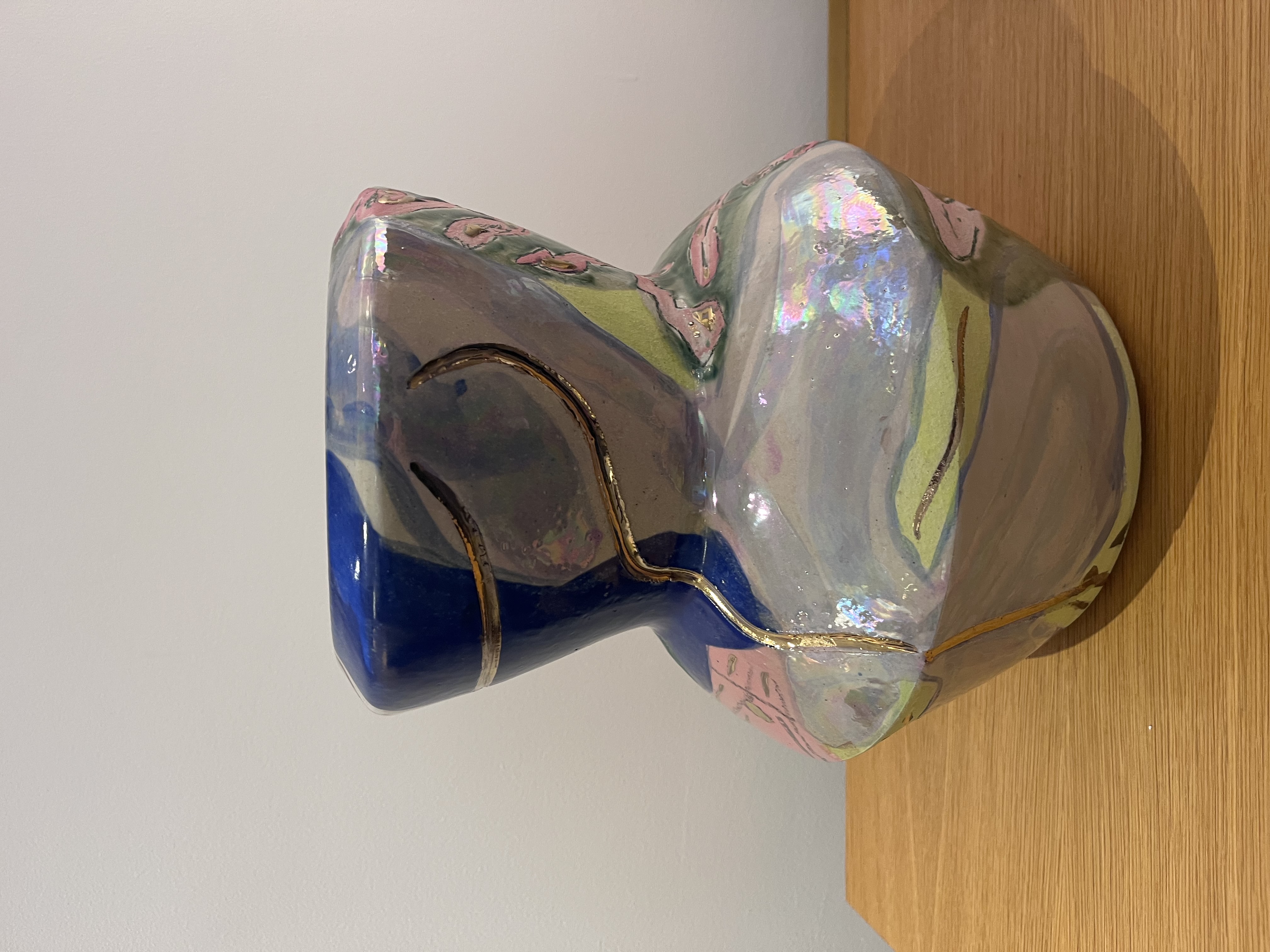 MEDIUM LARGE VASE par REINALDO SANGUINO