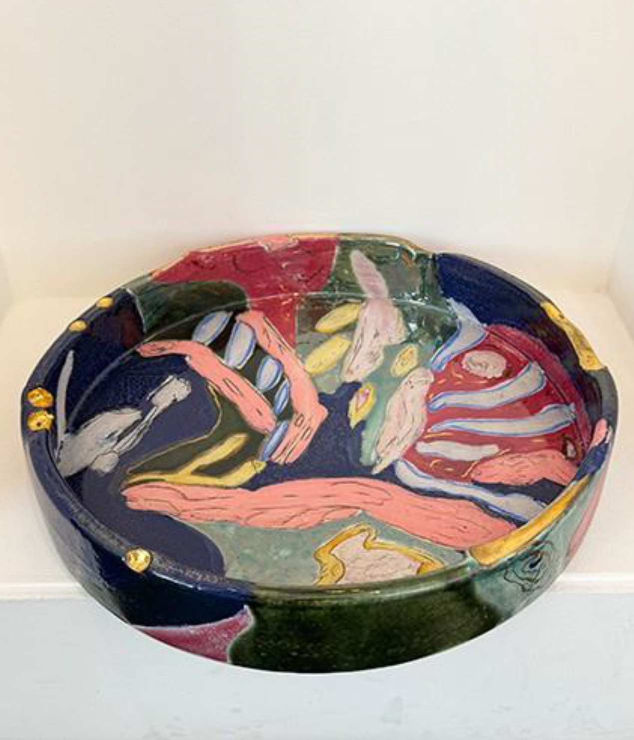 ROUND TRAY par REINALDO SANGUINO