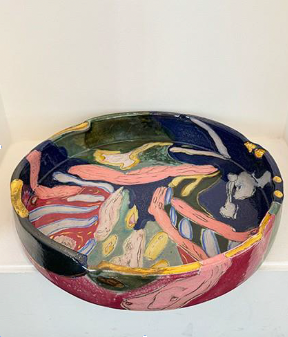 ROUND TRAY par REINALDO SANGUINO