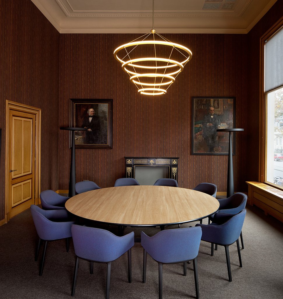 HALO CHANDELIER  - 4 RINGS par Roll & Hill