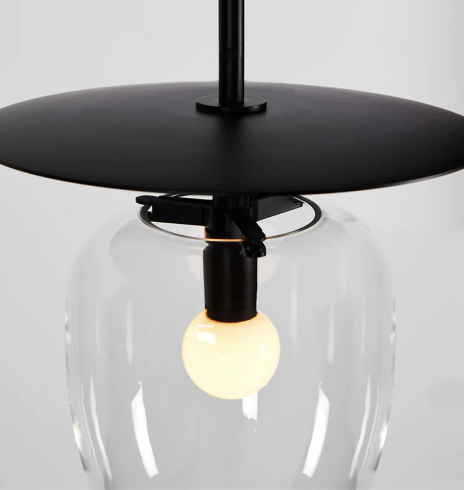 BELL PENDANT 01 par Roll & Hill