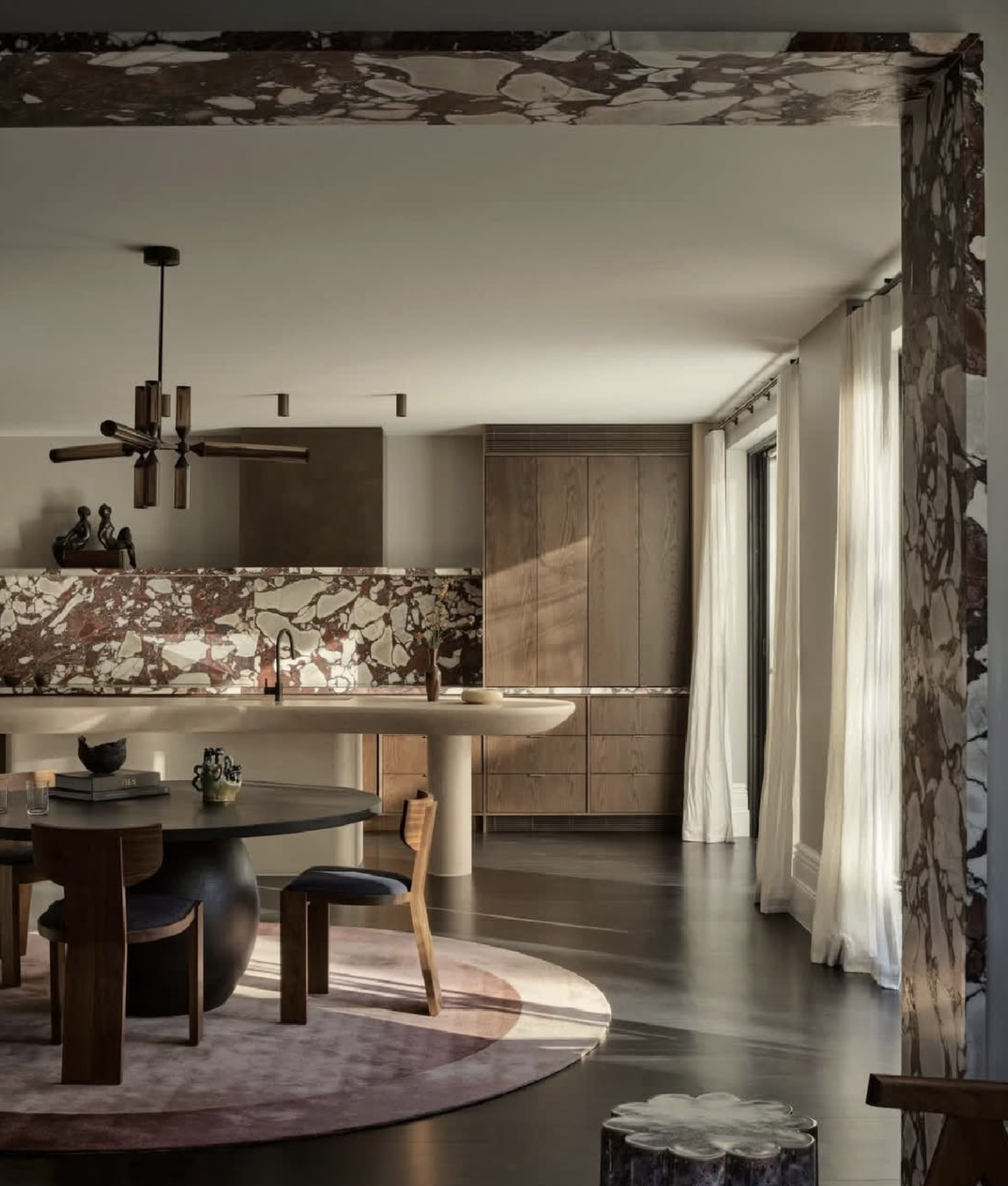 CASTLE 18-01 par Roll & Hill