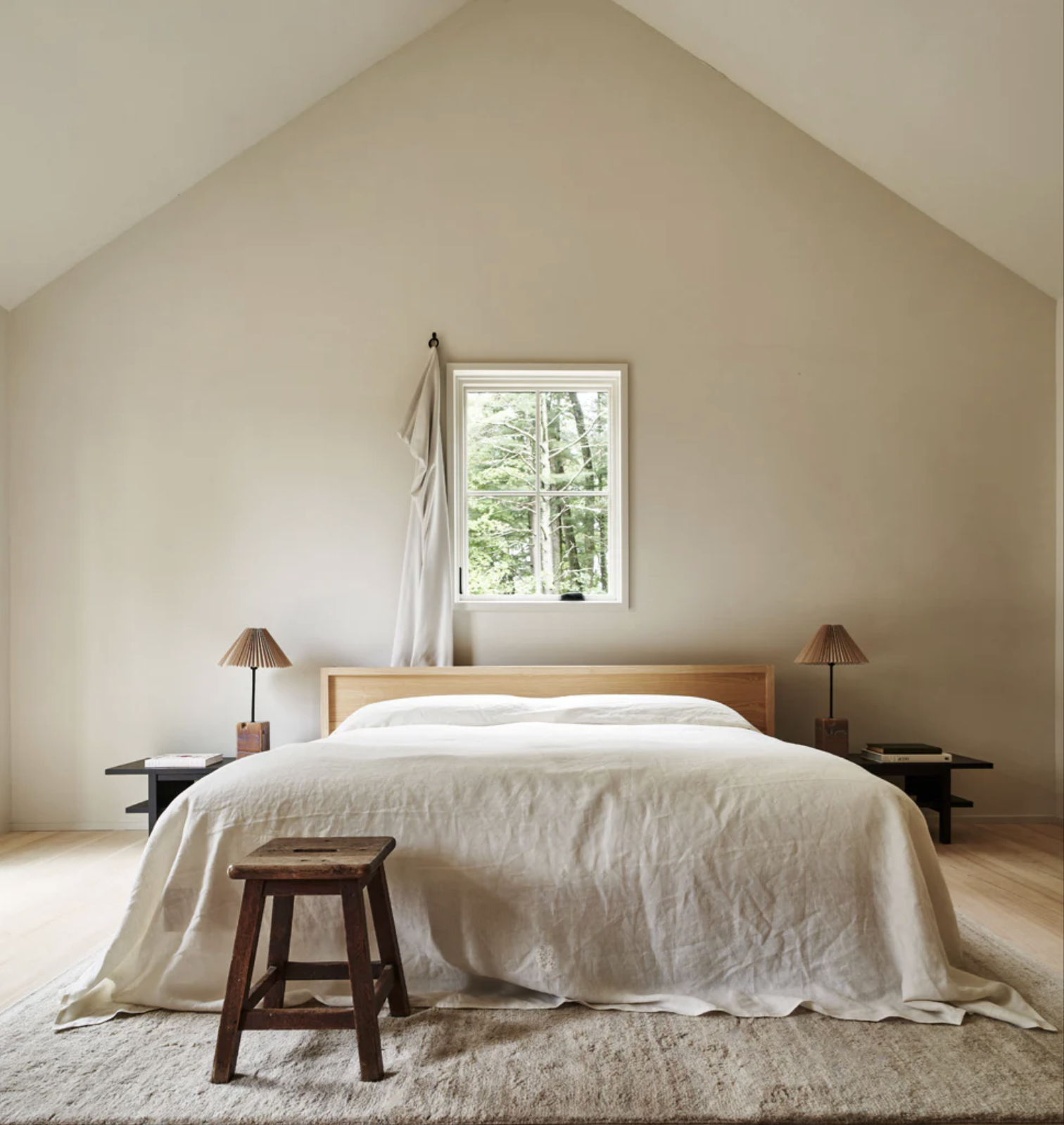 CHAMBER SIDE TABLE par Roll & Hill