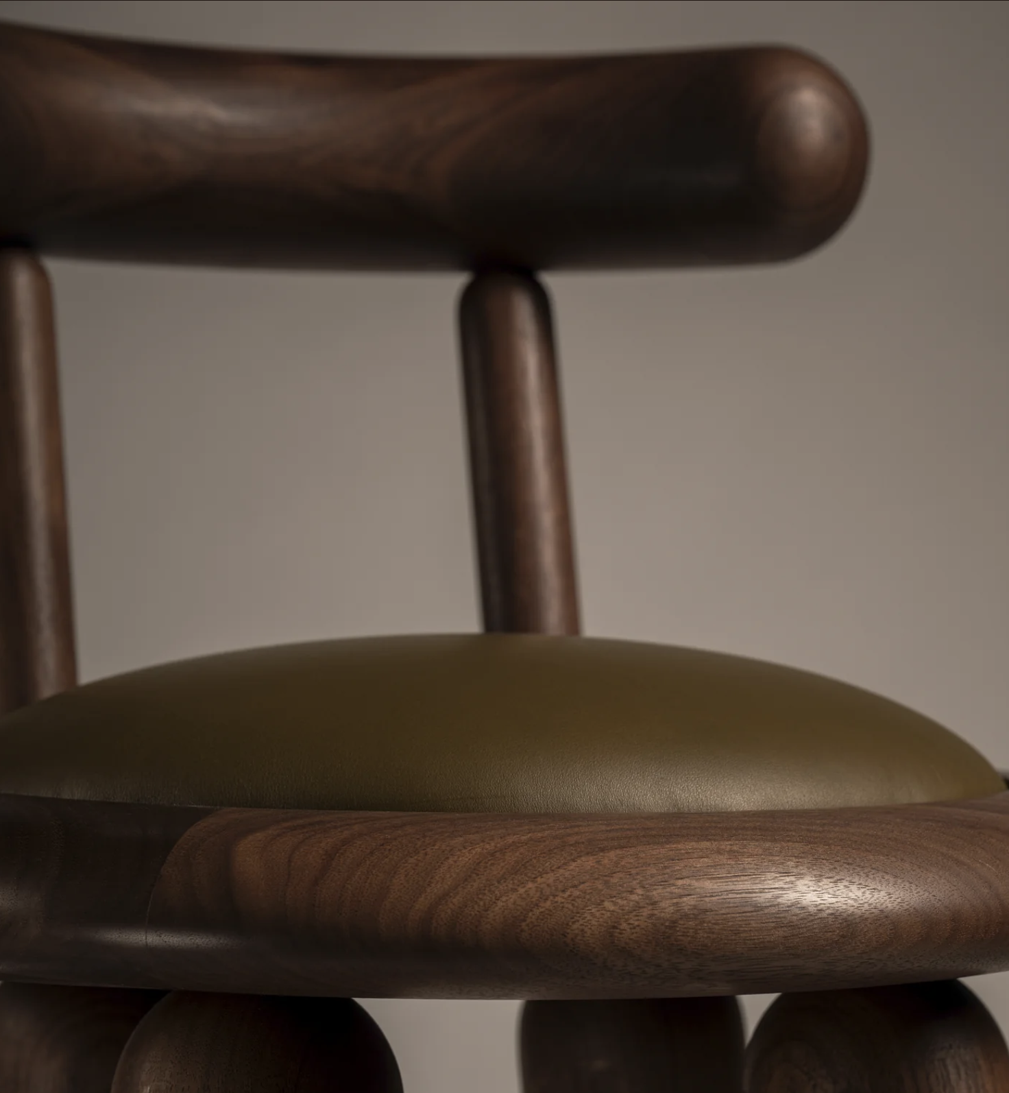 CHECA COUNTER STOOL WITH BACK par Roll & Hill