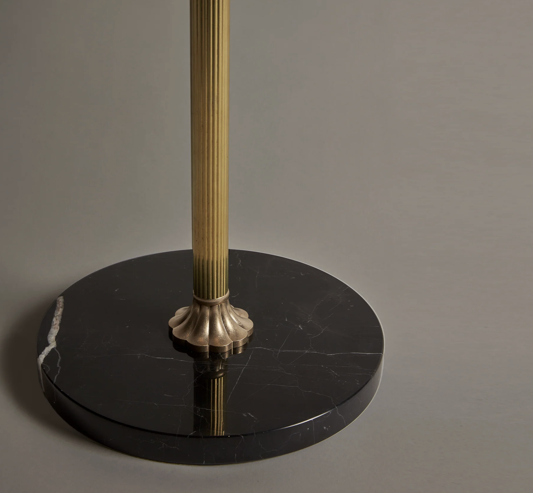 CLOUD FLOOR LAMP 01 par Roll & Hill