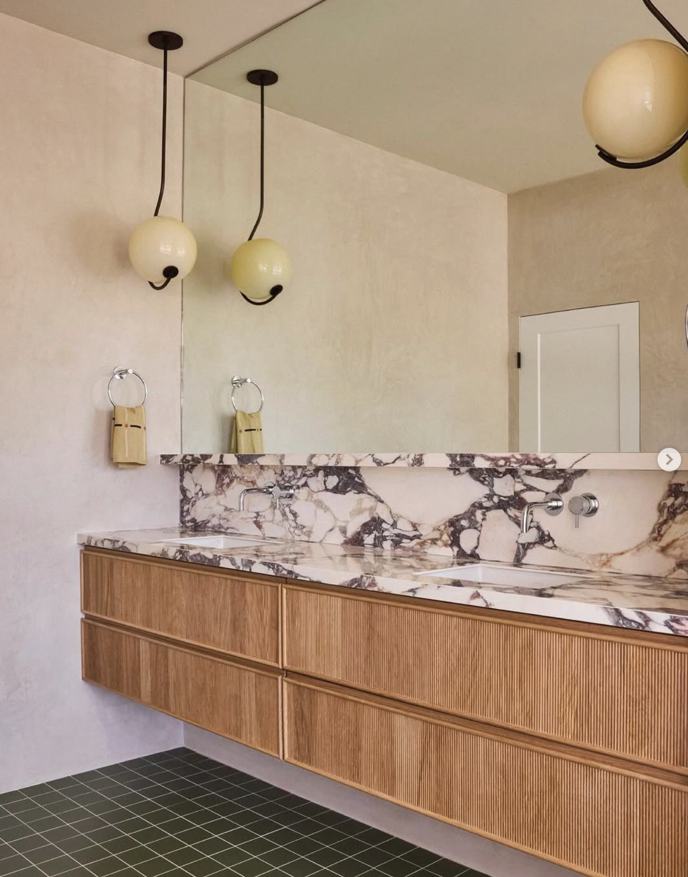 FIDDLEHEAD PENDANT par Roll & Hill