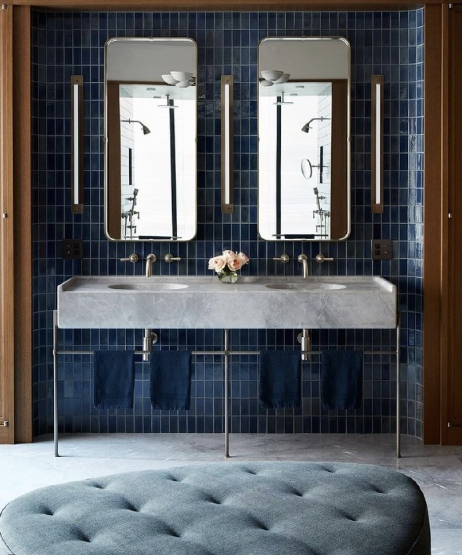 HALO SCONCE 32 par Roll & Hill